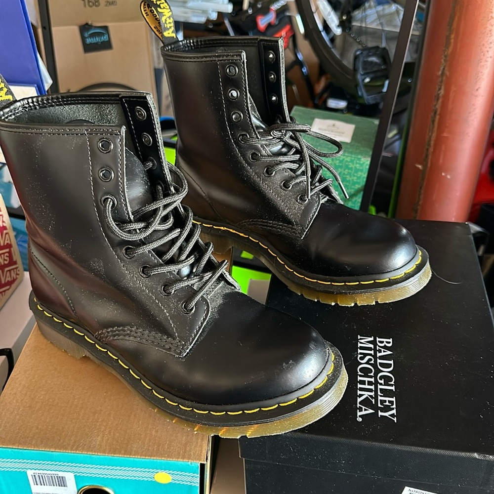 Dr. martens lace up smooth leather